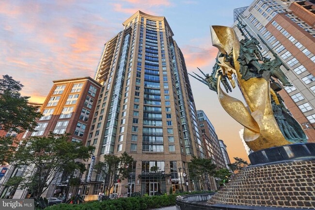 Building Photo - 675 S President St