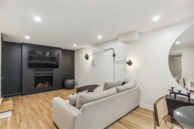 Building Photo - 2066 Amberwood Way NE