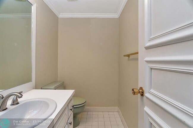 Building Photo - 4020 Galt Ocean Dr
