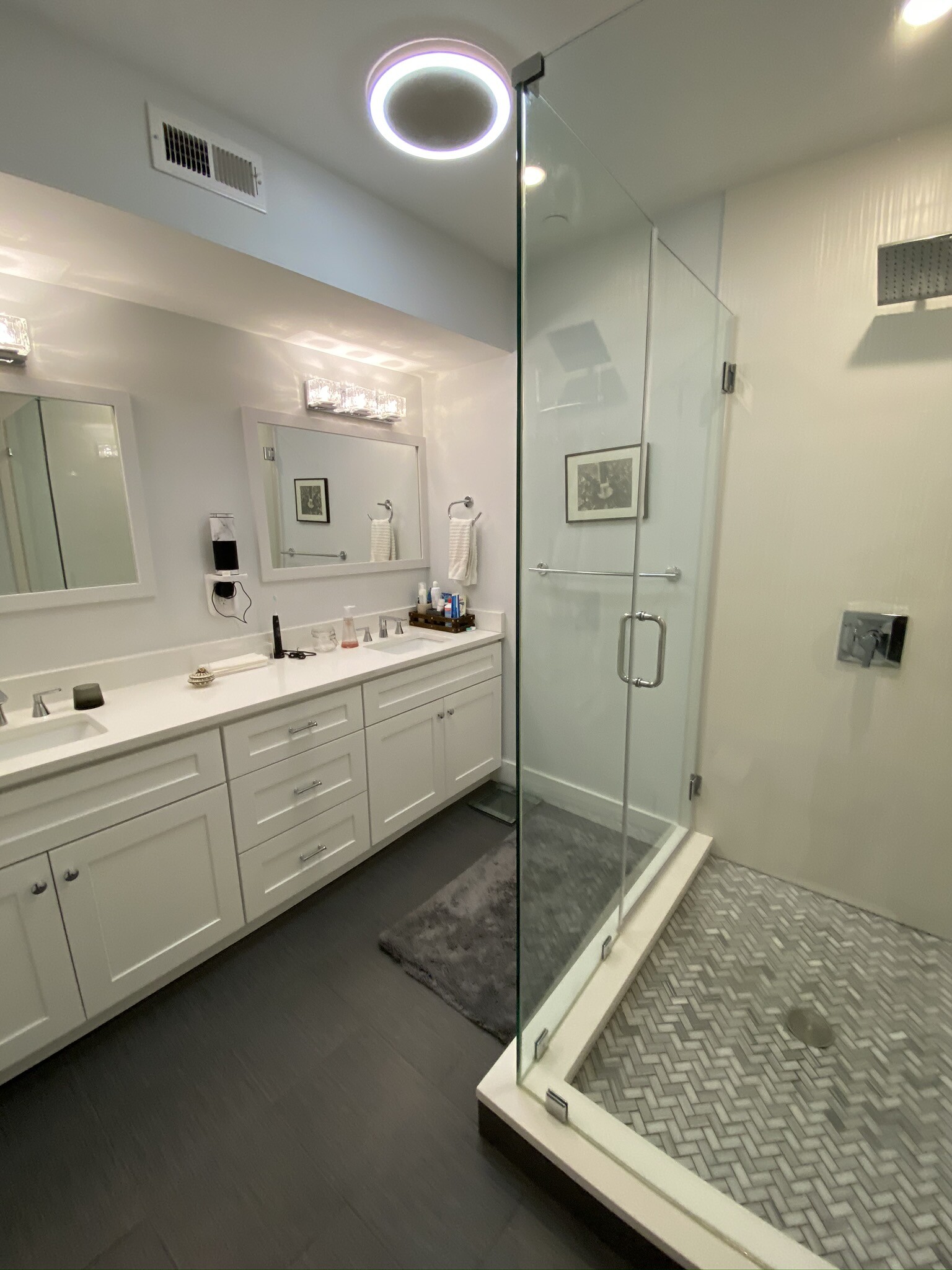 Master Bathroom - 15 W Bellflower St