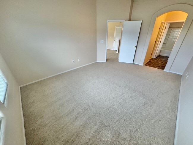 Building Photo - *** NEW YEARS WINTER WELOME DEAL!! $500 OFF FIRST MONTHS RENT IF MOVED IN 2 WEEKS!!*** COMFORTABL...