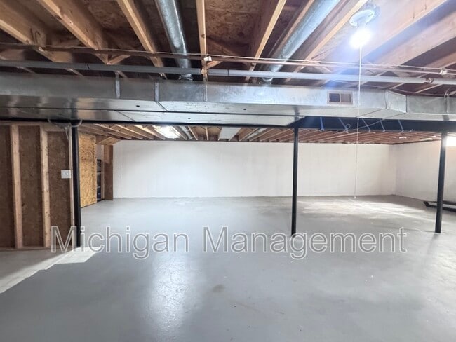 Building Photo - 173 Algansee Dr