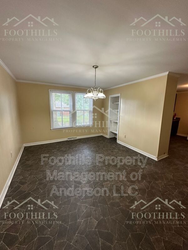 Building Photo - 403 Lewis St