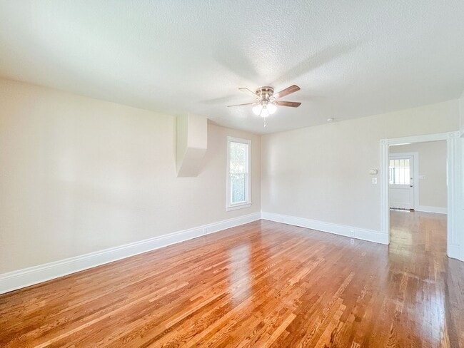 Building Photo - Los Alamitos 4 Bed 2 Bath House - 2 Car Gar - Wood Flooring - Huge Yard - Cute!!!