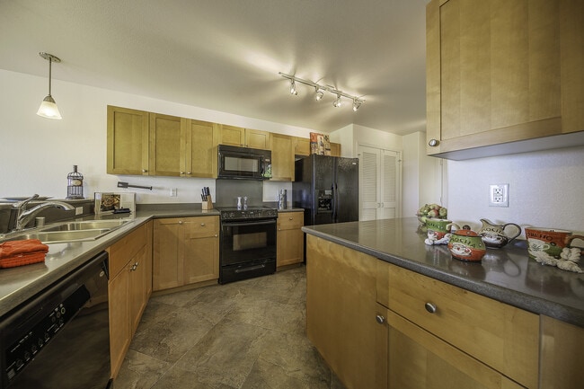 Building Photo - Beautiful Ocean View Home in Makakilo