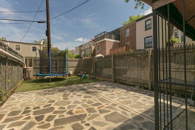 Building Photo - 294 Pavonia Ave