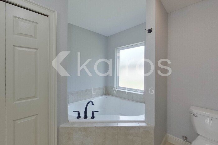 Building Photo - 1749 SW 168th Loop