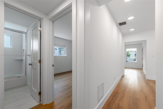 Building Photo - 3160 S Le Jeune Rd