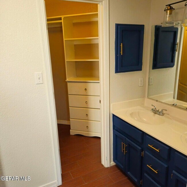 Building Photo - 7337 Canyon Run Dr
