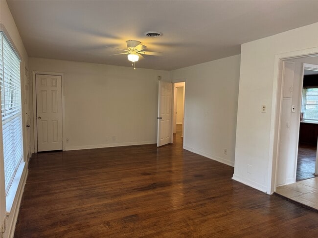 Building Photo - 4013 Newshire Dr