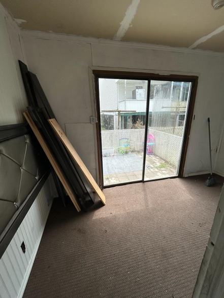 Building Photo - 814 E Pine St