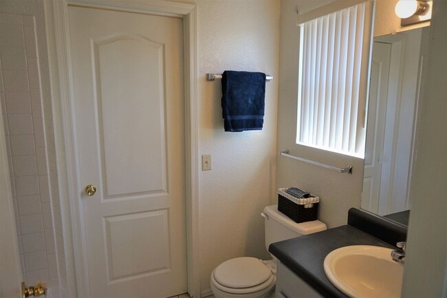 Building Photo - Cozy 3 bedroom home