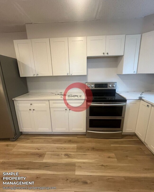 Building Photo - Massive 5 bedroom 1 bath house with fence in yard