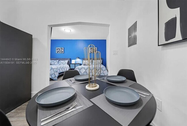 Building Photo - 1029 SW 5th St