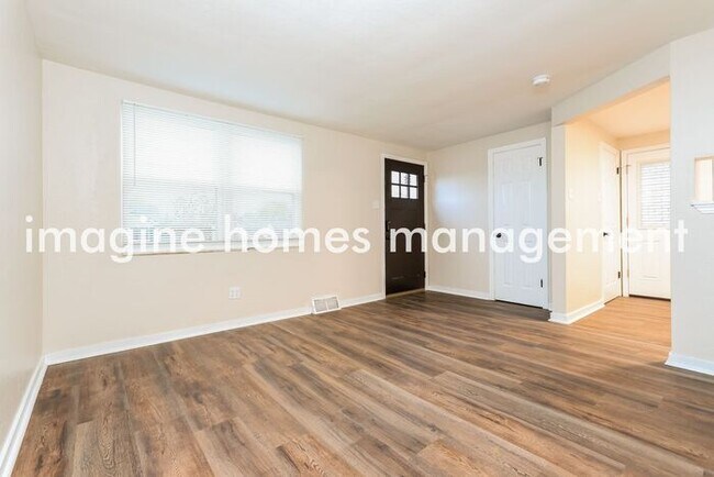 Building Photo - Charming 3 Bedroom for Rent in Brookline!
