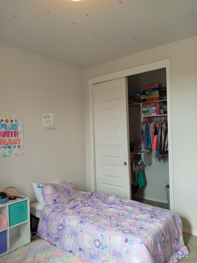 Building Photo - FOUR BEDROOM-SINGLE STORY-RIO RANCHO