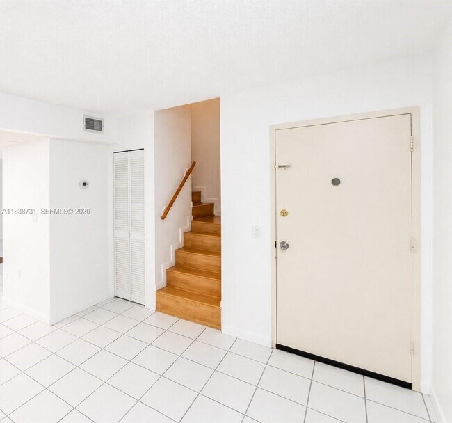 Building Photo - 3862 NE 171 St
