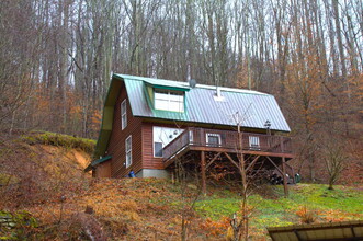 Building Photo - "Charming 2-Bed Retreat with Hardwood Elegance in Scenic Marshall, NC"