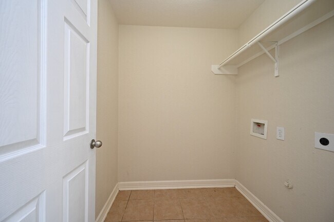 Building Photo - 1506 York Creek Dr