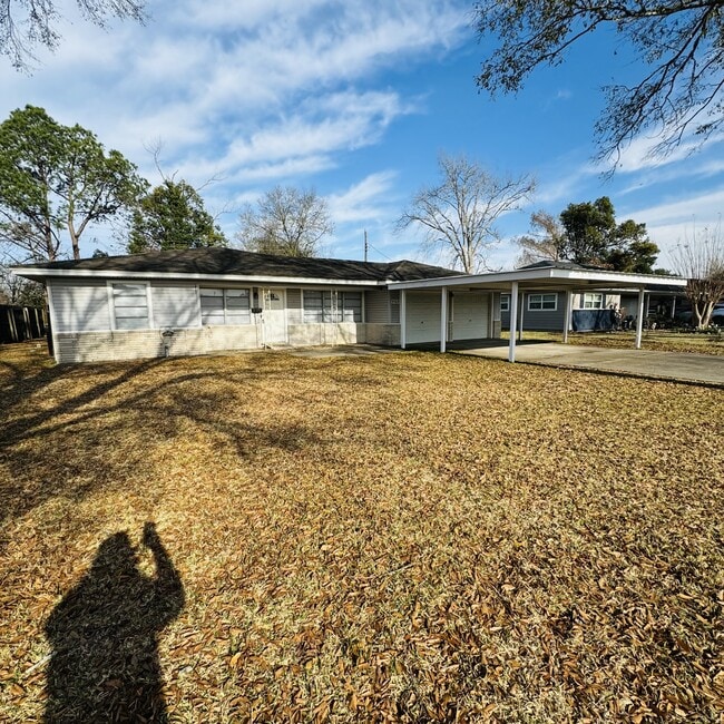 Primary Photo - 5569 Sonnier Ln