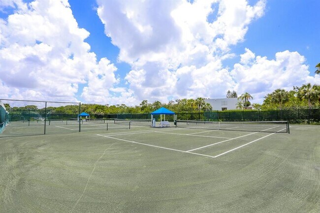 Building Photo - 618 Bayport Wy