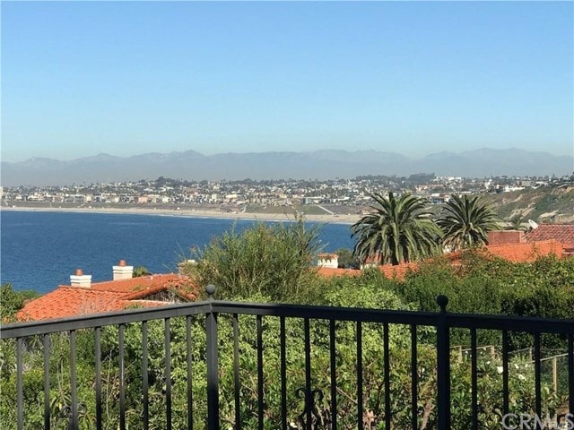 Building Photo - 557 Vía Almar