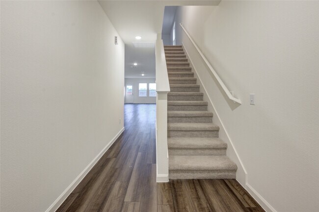 Building Photo - 8815 Vacek Xing Wy