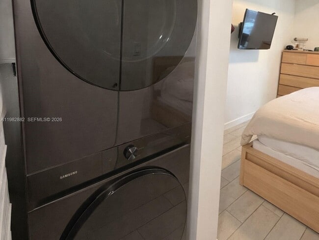 Building Photo - 321 NE 26th St