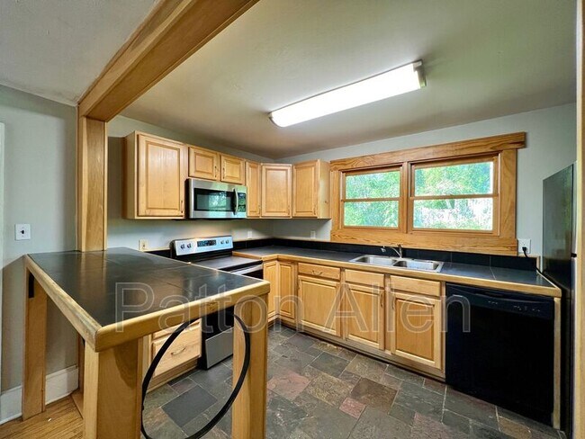 Building Photo - 5 Shady Cove Ln