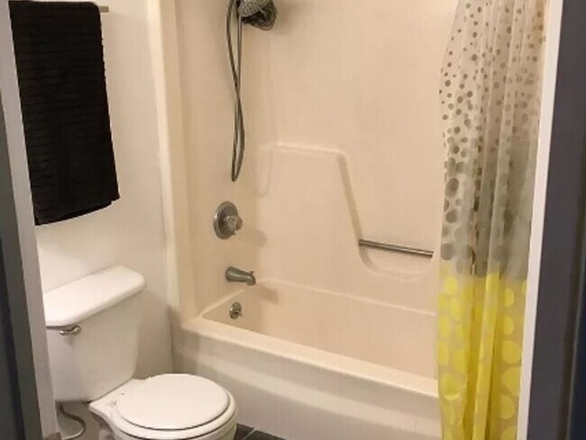 Building Photo - 4 Bedroom fourplex in Albuquerque