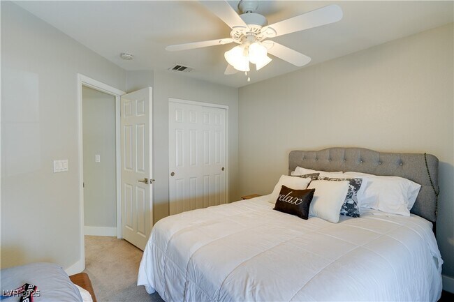 Building Photo - 20 Fantasia Ln