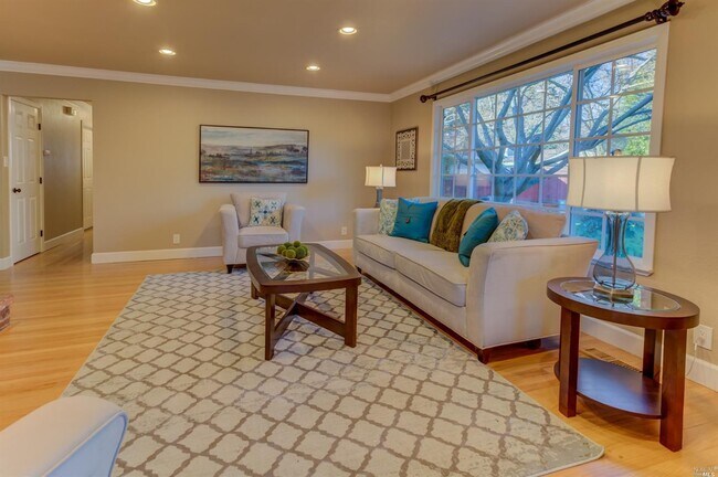 Building Photo - Three Bedroom Single Story Ranch Napa home in Coveted Hidden Valley