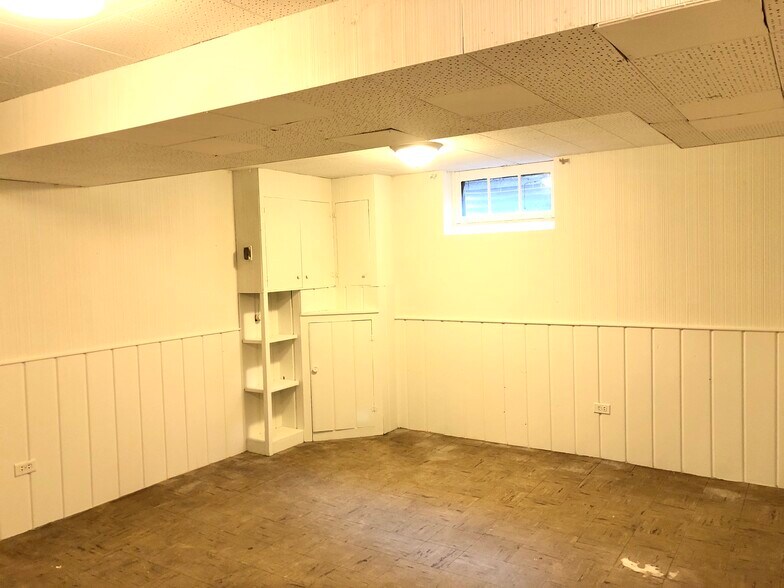 Building Photo - 3851 Quail Ave N