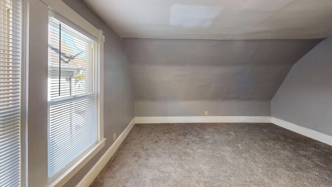 Building Photo - 4 Bed 2 Bath Single Family Home for Rent i...