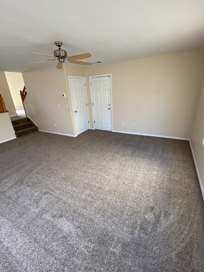 Building Photo - DON'T MISS!! 3BD/2BA Single Family Home in Parker, Water & Mowing Included!!!!