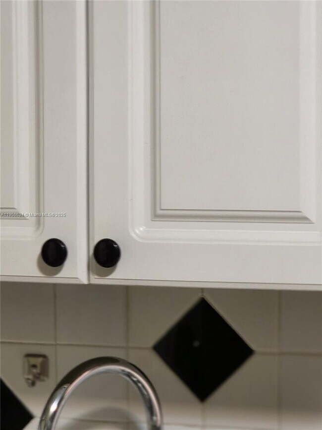 Building Photo - 5100 SW 41st St