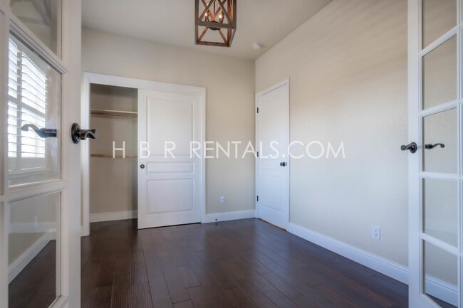 Building Photo - 422 Meyenberg Ave