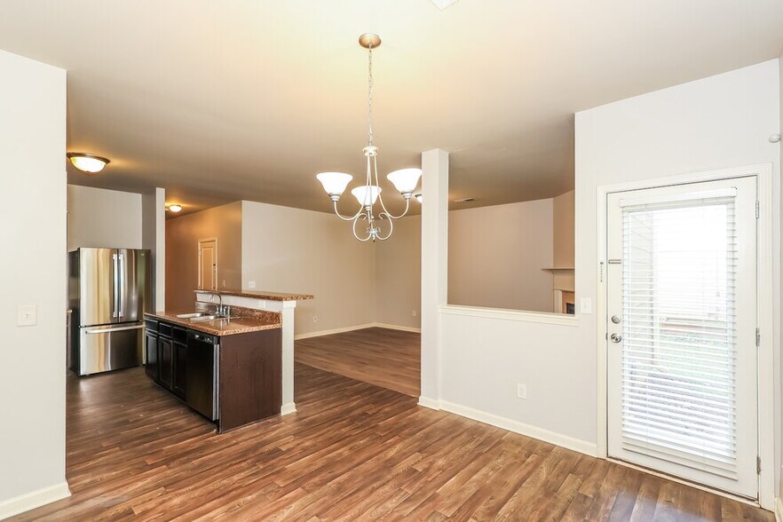 Building Photo - 260 Stillwood Dr