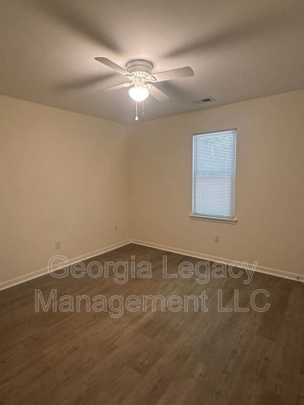 Building Photo - 1120 Sweetwater Cir