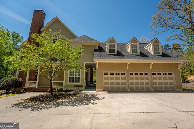 Building Photo - 2925 Orchard Dr