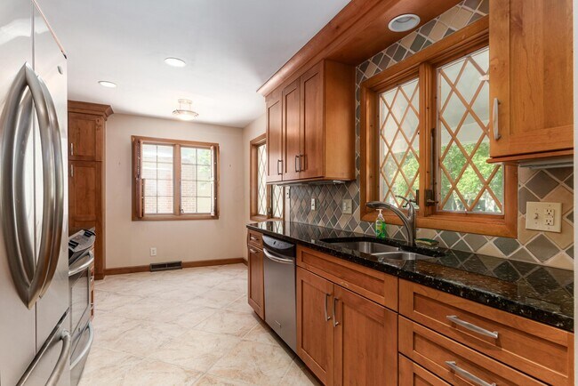 Building Photo - 5822 Falmouth Ct