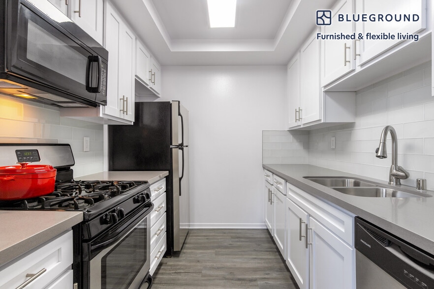 Building Photo - 960 N Alfred St