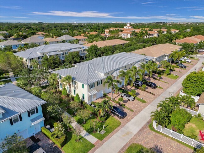 Building Photo - 1144 S Community Dr