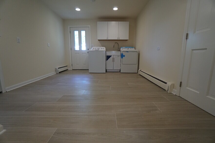 Building Photo - 28W383 Behrs Circle Dr S