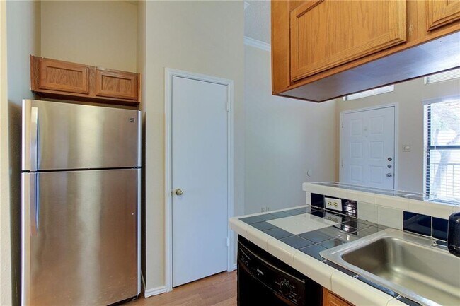 Building Photo - 2802 Nueces St