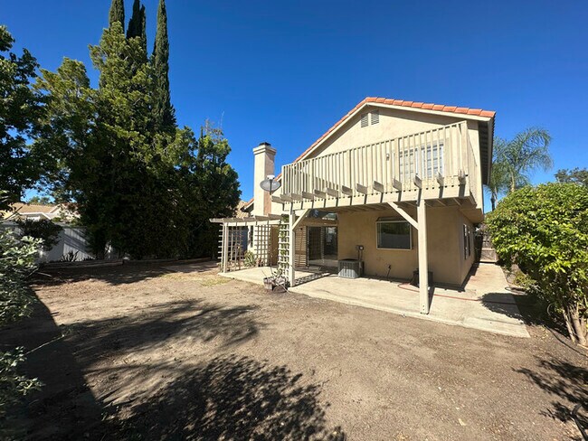 Building Photo - 39542 Del Val Dr
