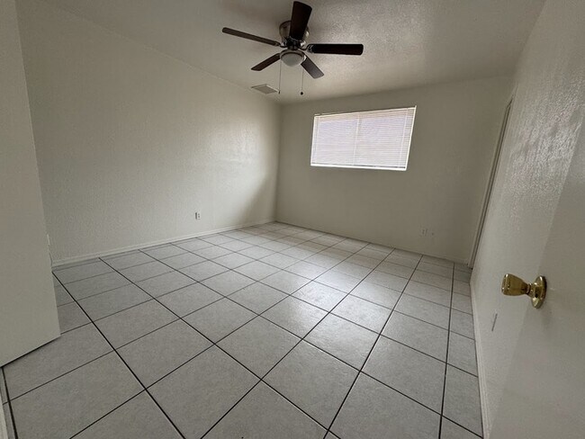 Building Photo - 5502 W Catalina Dr