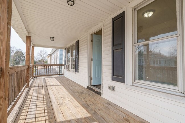 Building Photo - MOVE IN READY 4 Bedroom in Chesapeake!