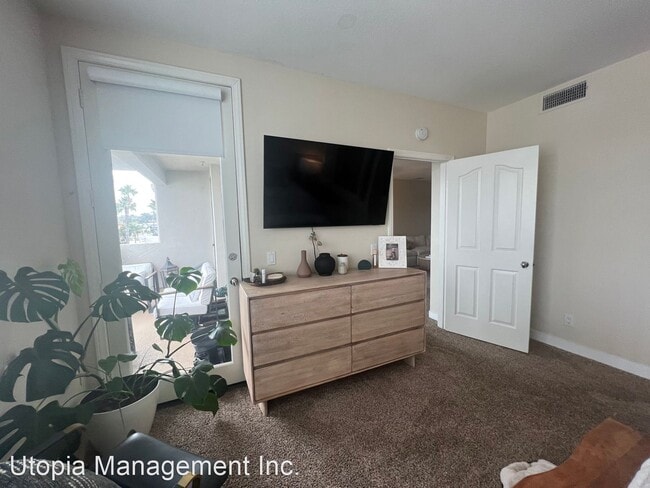 Building Photo - 2 br, 2 bath House - 4167 Warner Ave., #202