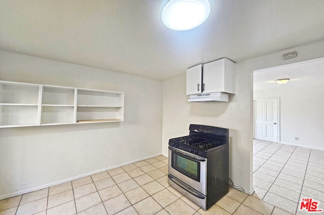 Building Photo - 1214 E 82nd St